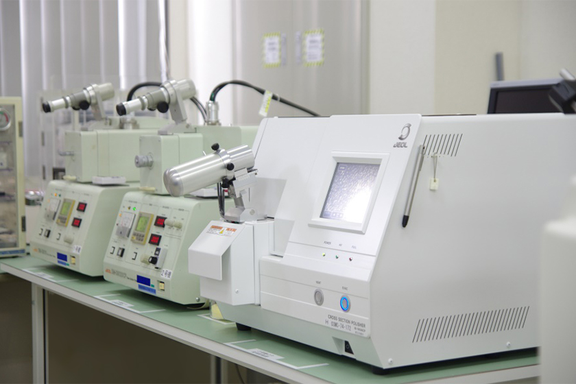 Cross-section polisher used by Kiyokawa